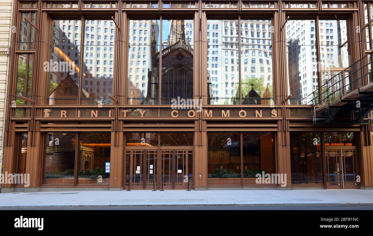 Trinity Commons, 76 Trinity PL, New York, NYC Schaufensterfoto eines gemischten, gebrauchten Geschäftsgebäudes der Trinity Wall Street Episcopal Church Stockfoto