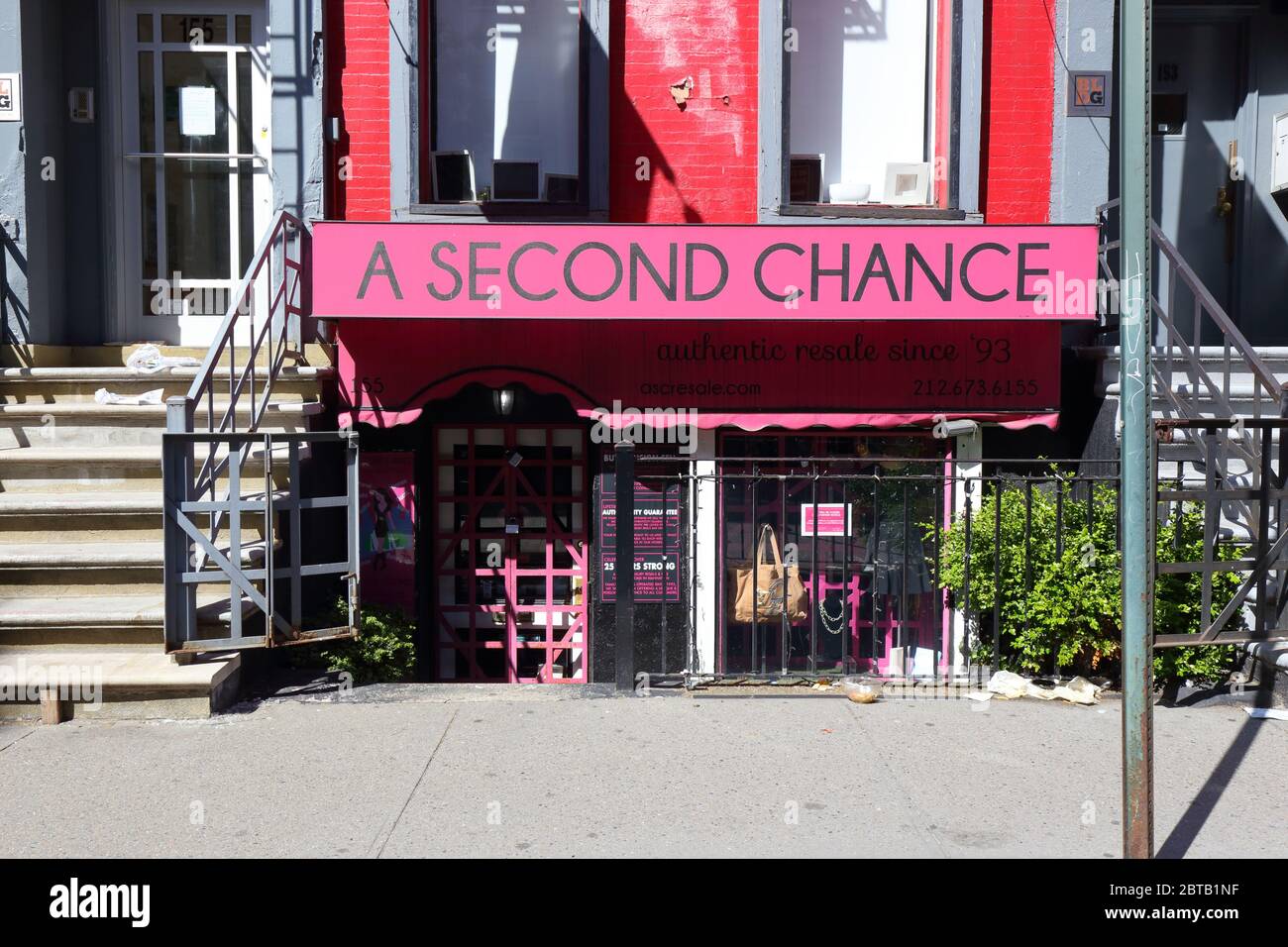 Ein Second Chance Designer Resale, 155 Prince Street, New York, NYC Schaufenster Foto eines neuen und gebrauchten Bekleidungsladens in Manhattans SoHo Stockfoto