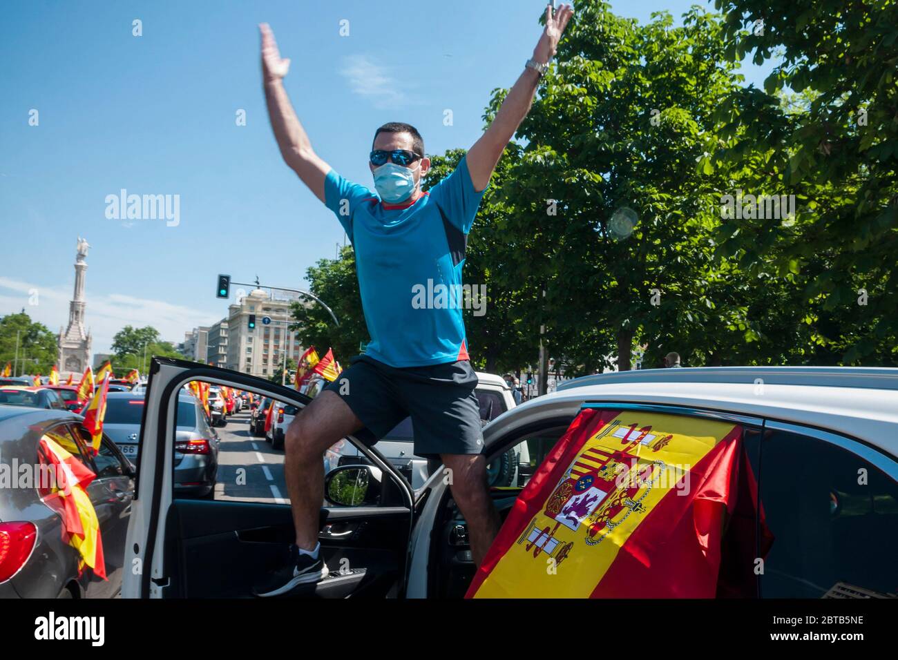 Madrid, Spanien. Mai 2020. Rechtspopulistische VOX-Autoparade, die die Regierung auffordert, wegen angeblicher Misswirtschaft während der Corona-Krise abzutreten. Madrid, 23. Mai 2020 Quelle: dpa/Alamy Live News Stockfoto