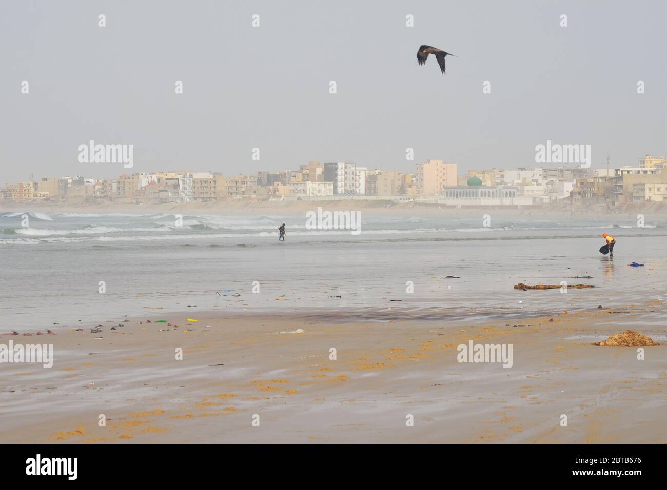 Yoff Beach, ein handwerklicher Angelplatz und bevölkerungsreiches Küstenviertel in Dakar, Senegal Stockfoto