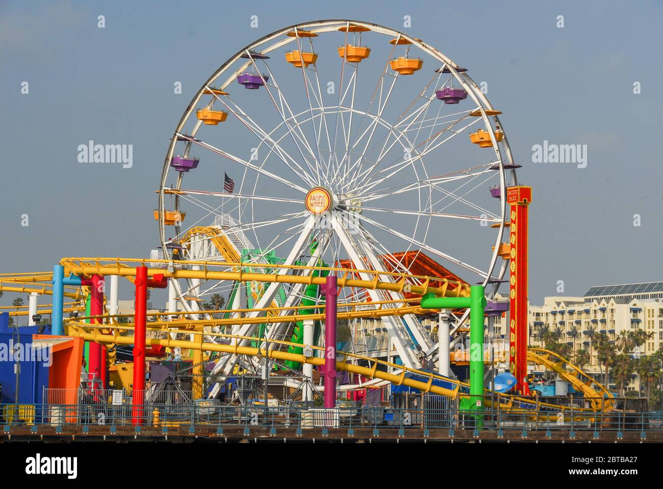 Los Angeles, Kalifornien - 15. Mai 2007: Riesenrad am Santa Monica Pier am Santa Monica Beach in Los Angeles, Kalifornien, USA. Stockfoto