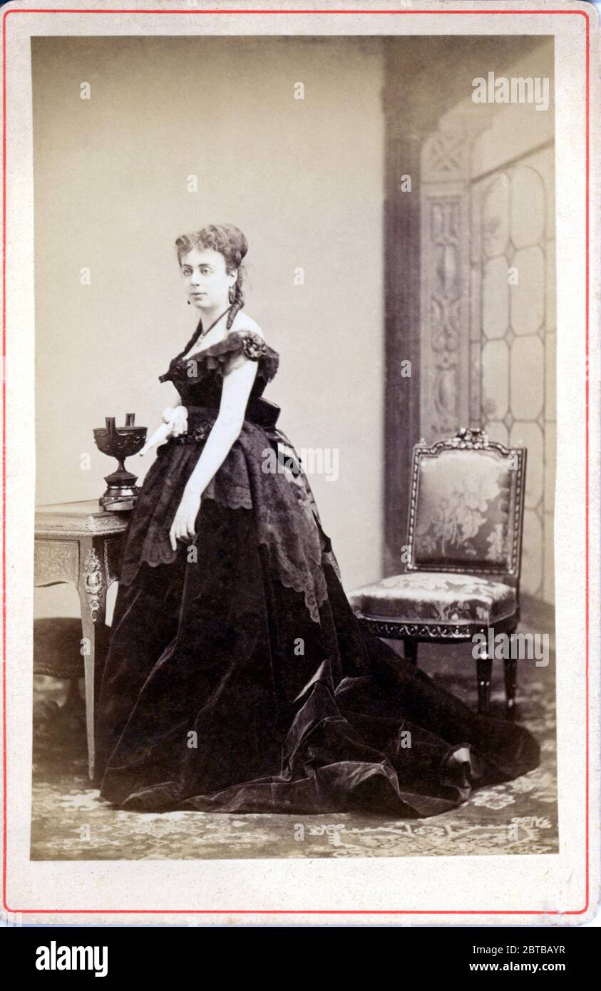 1865 Ca, Paris, FRANKREICH: Die berühmte französische Theaterschauspielerin DEBORAH. Foto von Disdéri , Paris - ATTRICE - TEATRO - FOTOSTORICHE - GESCHICHTE - Portrait - ritratto - PARIGI - THEATER - THEATER - pizzo - Spitze - abito vestito nero - Schwarzes Kleid - MODE - MODA - DIVA - DIVINA - '800 - 800 - XIX Jahrhundert --- Archivio GBB Stockfoto