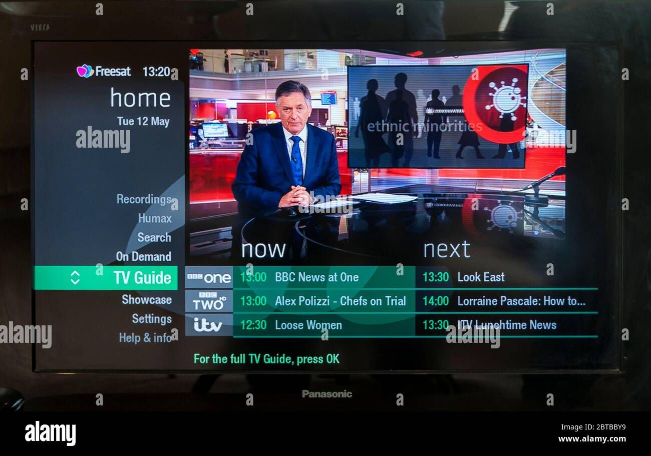 Freesat TV Guide auf einem Fernseher angezeigt. Stockfoto