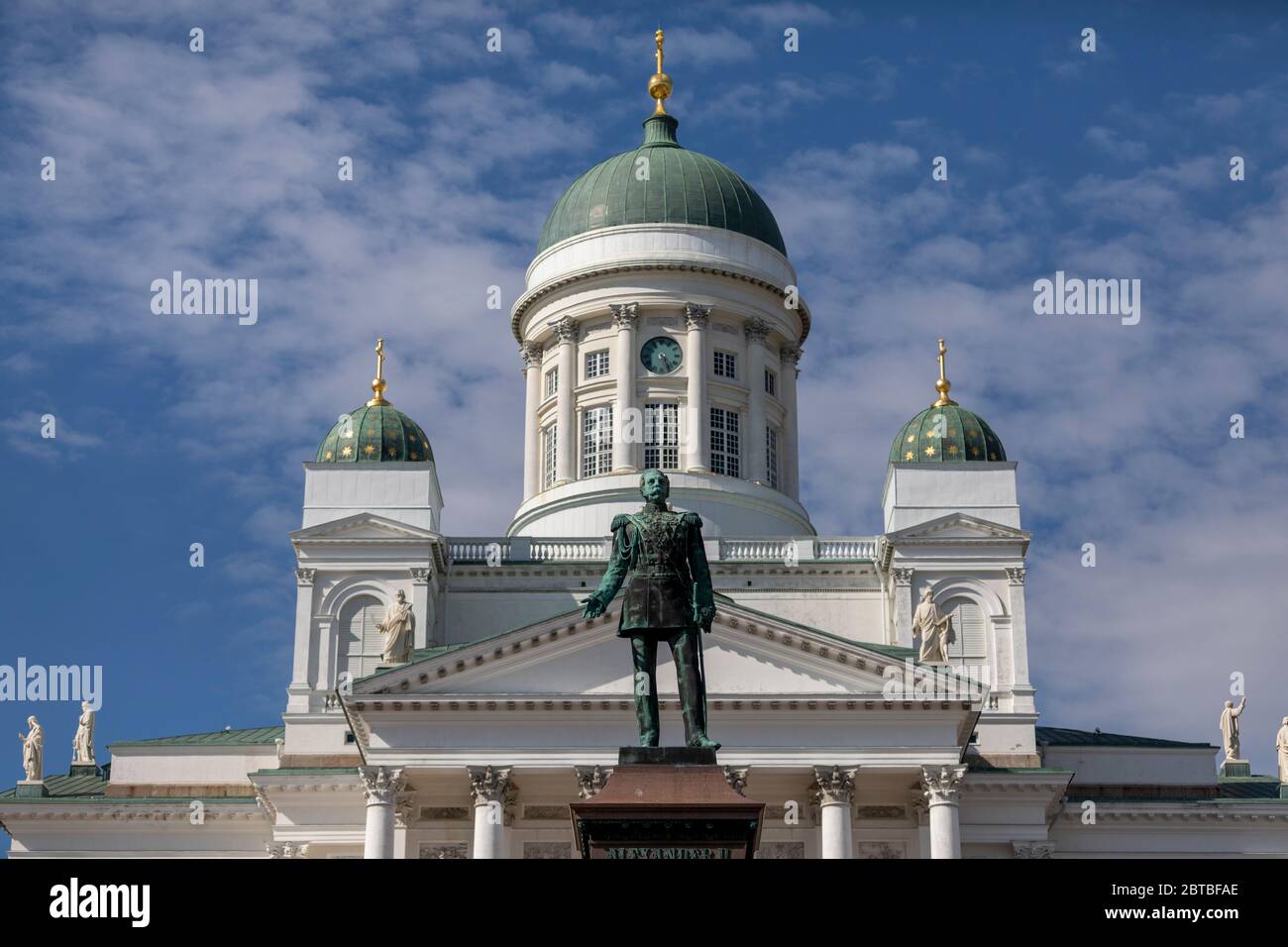 Alexander II. Von Russland ließ die finnischen Menschen unter russischem Regime unabhängig leben. Er war in Finnland beliebt und seine Statue befindet sich auf dem Senatsplatz. Stockfoto
