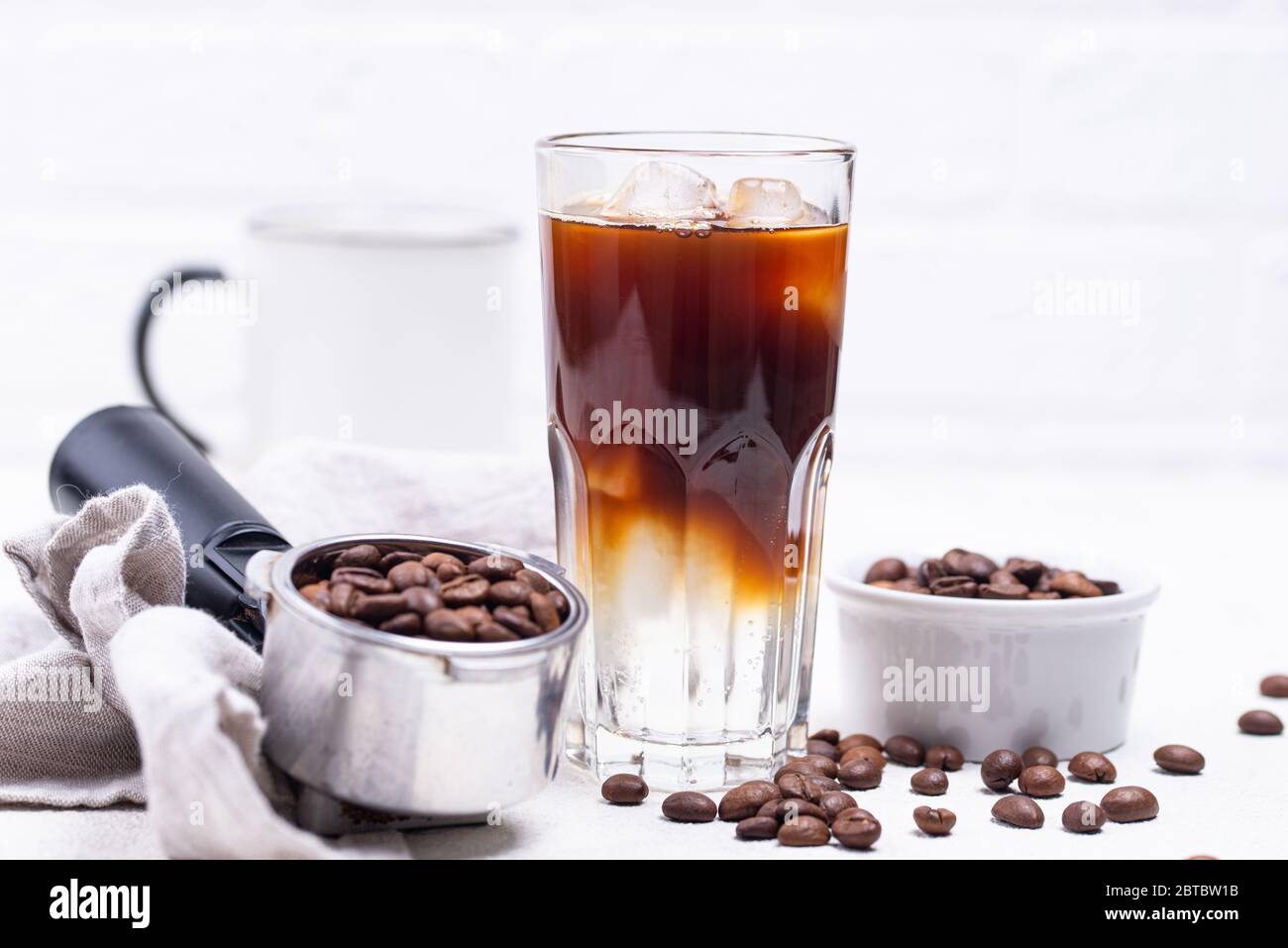 Espresso Tonic, trendiges Kaffeegetränk Stockfoto