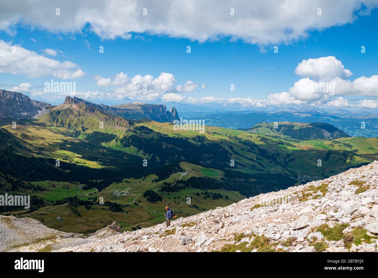 Blick vom Plattkofel auf die Seiser Alm Dolomiten in Südtirol und gehört zum UNESCO-Welterbe Stockfoto
