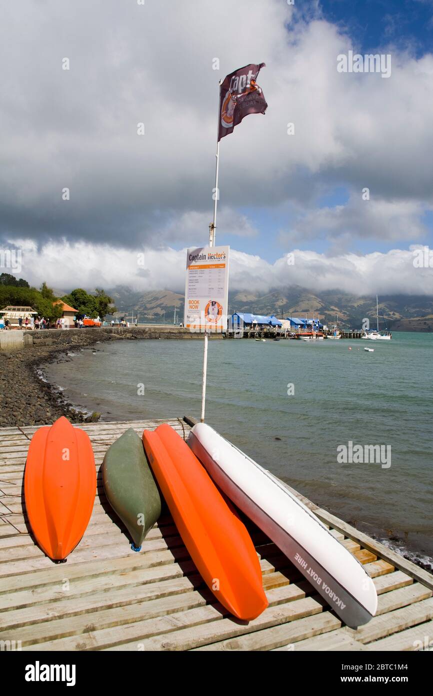 Kanus in French Bay, Akaroa, Banks Peninsula, Canterbury District, South Island, Neuseeland Stockfoto