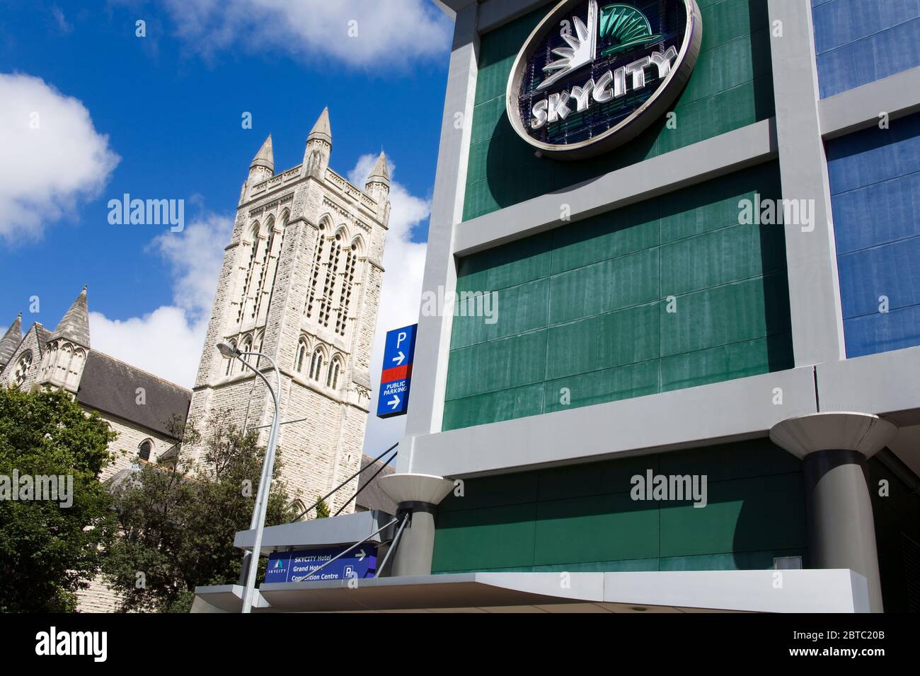 SkyCity Casino & St. Mathew's Church, Central Business District, Auckland, North Island, Neuseeland Stockfoto