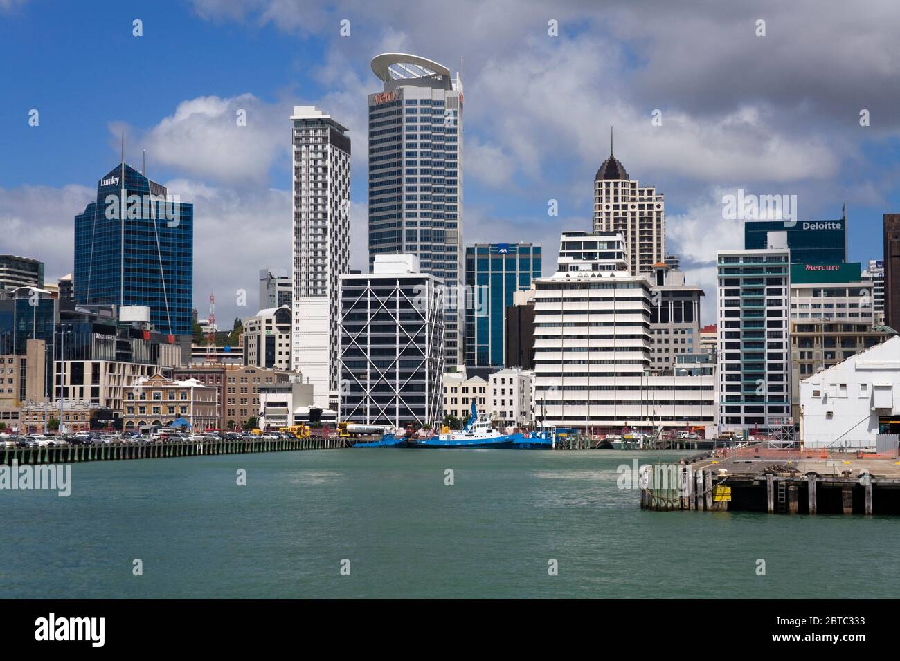 Skyline vom Waitemata Hafen, Auckland, Nordinsel, Neuseeland Stockfoto