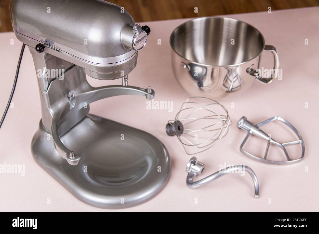 Standmixer Teighaken Zubehor Verwendet Um Brot Schneide Quirl Und Drahtpeitsche Zubehor Zu Machen Stockfotografie Alamy