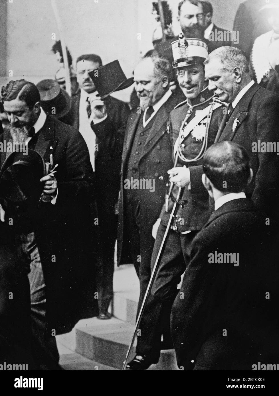 Raymond Poincare, Präsident Frankreichs und König Alfonso von Spanien bei einem Treffen in Paris Ca. 1913 Stockfoto