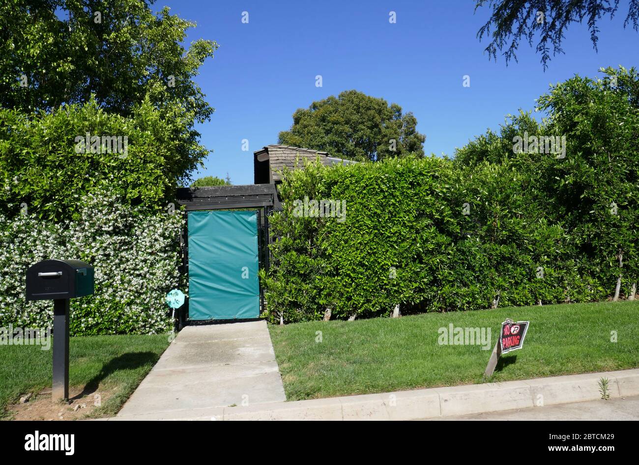 Los Angeles, Kalifornien, USA 24. Mai 2020 EIN allgemeiner Blick auf die Atmosphäre von Max Factor und Bugsy Siegels ehemaligem Zuhause am 250 Delfern Drive am 24. Mai 2020 in Los Angeles, Kalifornien, USA. Foto von Barry King/Alamy Stock Photo Stockfoto