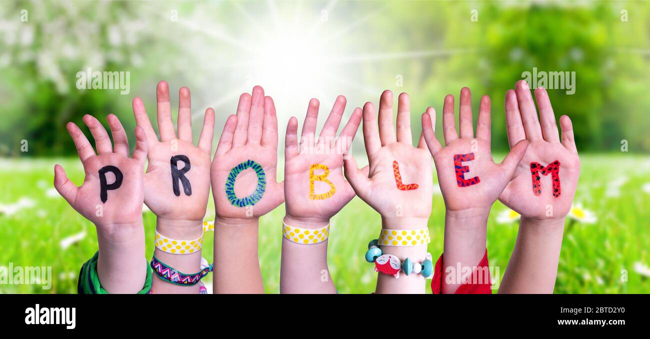 Kinder Hände Gebäude Word Problem, Gras Wiese Stockfoto
