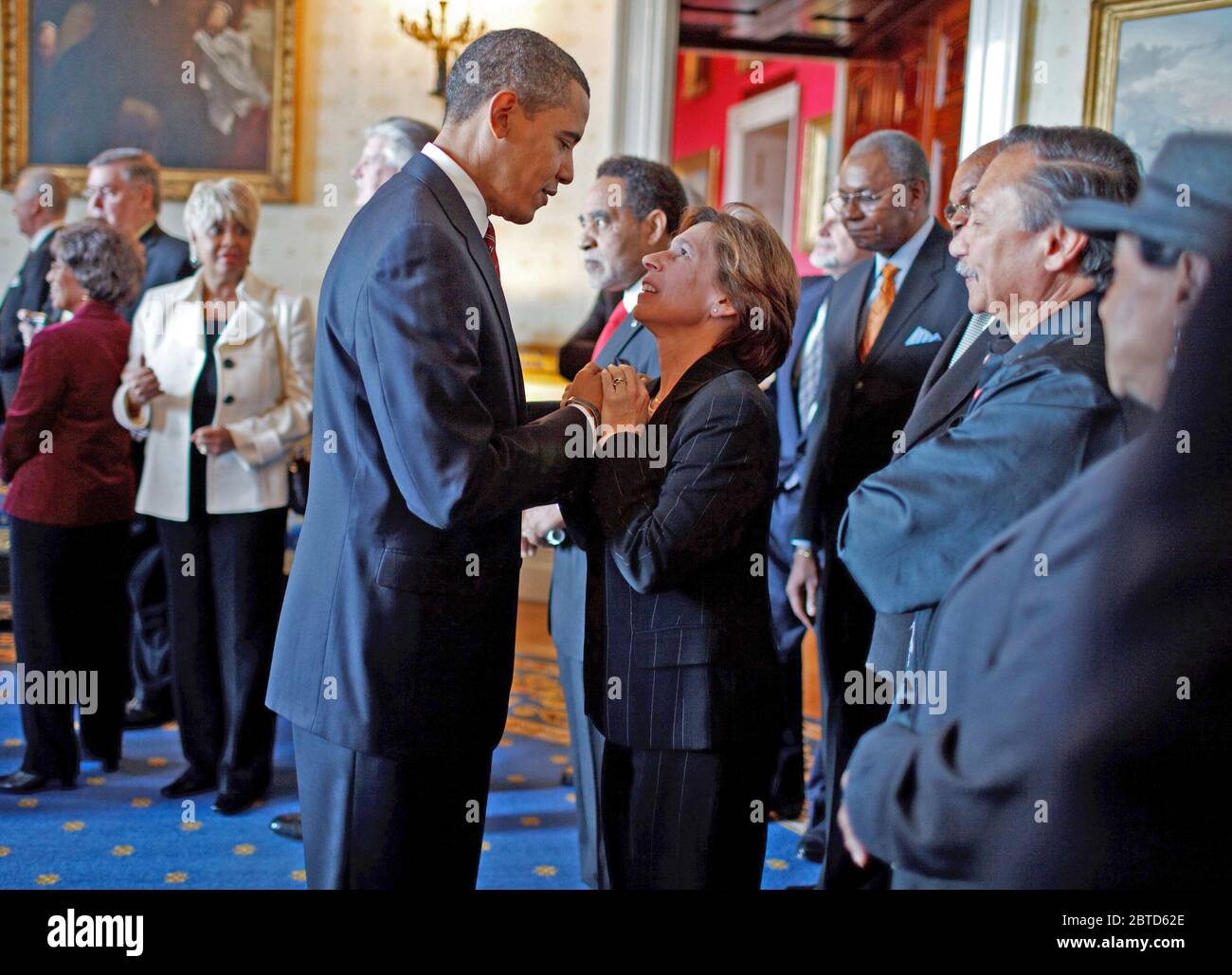 Us-Präsident Barack Obama trifft sich mit Gewerkschaftsführern im Blauen Zimmer nach einer Unterzeichnung eines Executive Order für einen Weißen Haus Task Force auf der mittleren Klasse arbeitenden Familien 1/30/09. Stockfoto