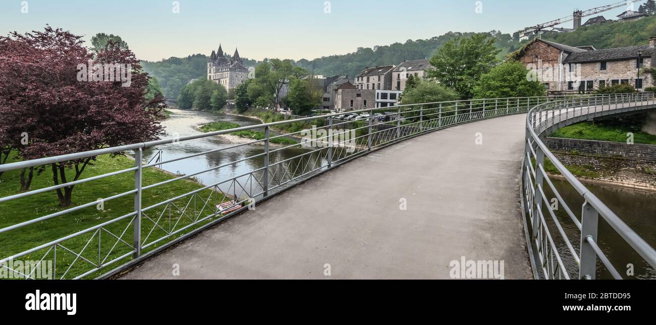 Brücke über den Fluss Ourthe in Durbuy, Belgien Stockfoto