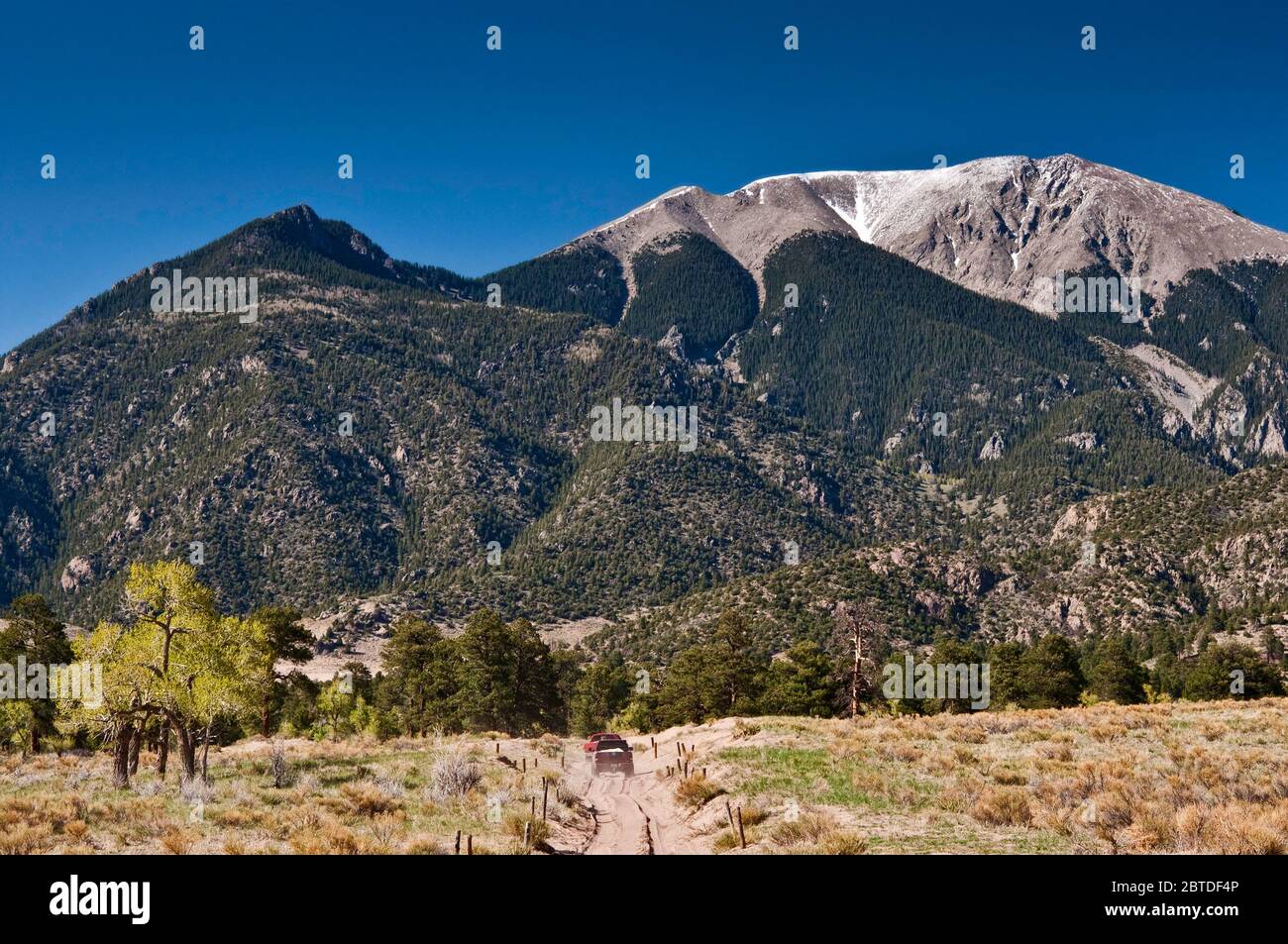 Medano Pass Primitive Road, Sangre de Cristo Mountains in der Ferne, Great Sand Dunes National Park, Colorado, USA Stockfoto