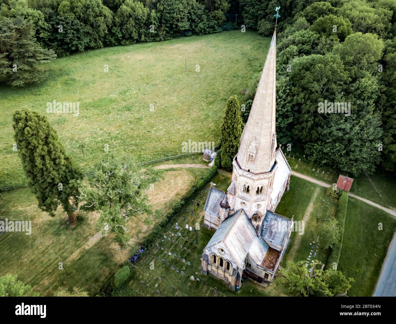 Luftaufnahme der St Barnabas Church von Ranmore Common, Dorking- UK Stockfoto