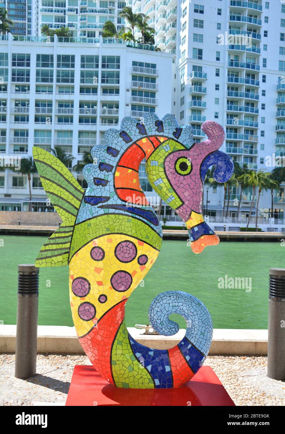 Seepferdchen bunte Mosaik-Statue am Miami River in Downtown Miami, Brickell Stockfoto
