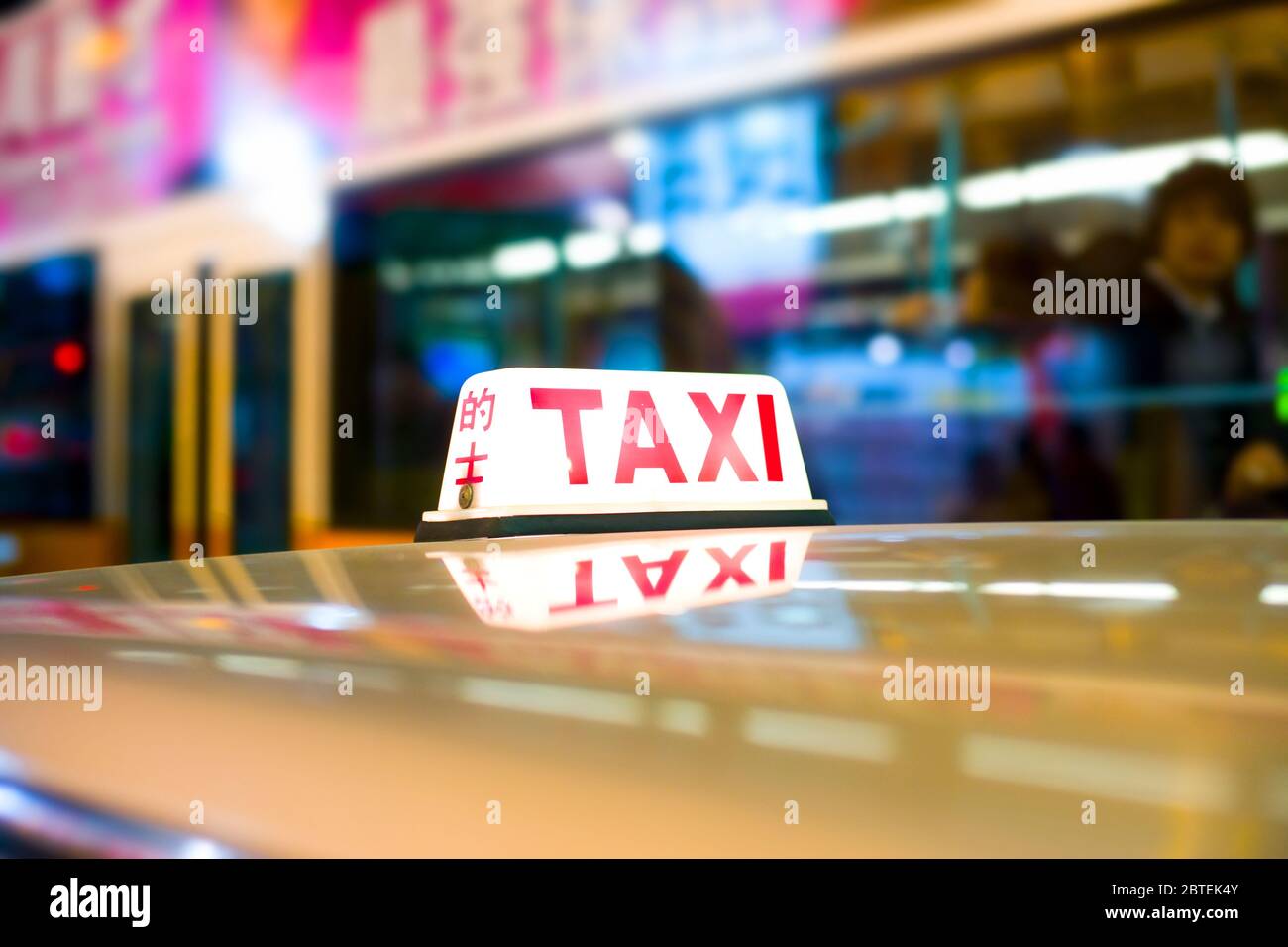 Taxi-Schild in den Straßen von Kowloon, Hong Kong, China Stockfoto