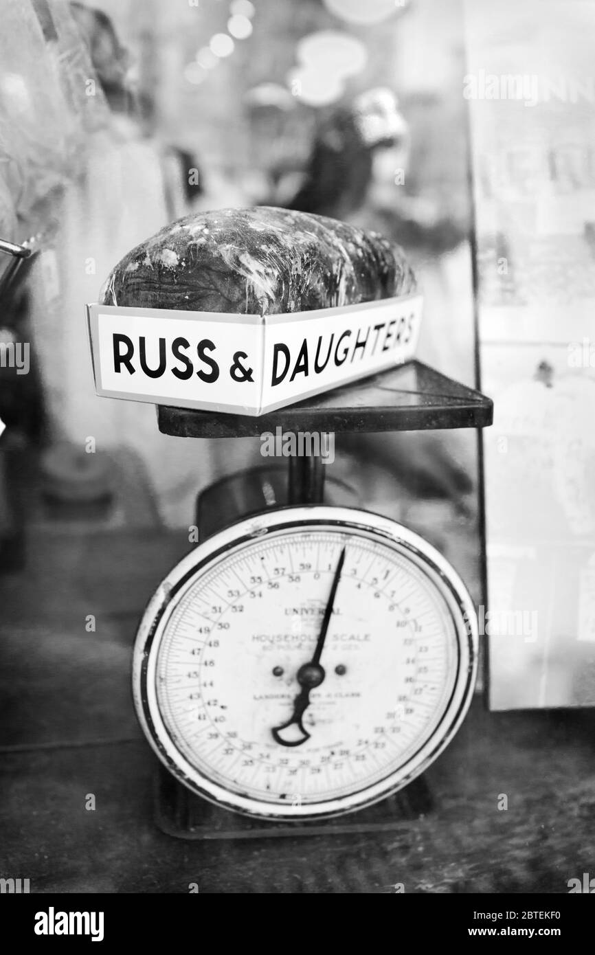 Russ & Daughters, New York City, geräucherter Fisch, Vorspeisen, klassisches jüdisches Essen. 179 Houston Street, New York City, New York, Lower East Side, USA Stockfoto