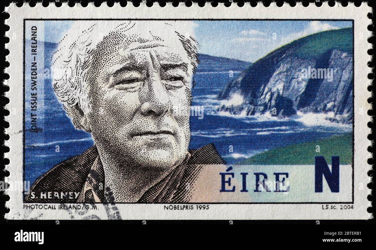 Nobelpreisträger Séamus Heaney auf irischer Briefmarke Stockfoto