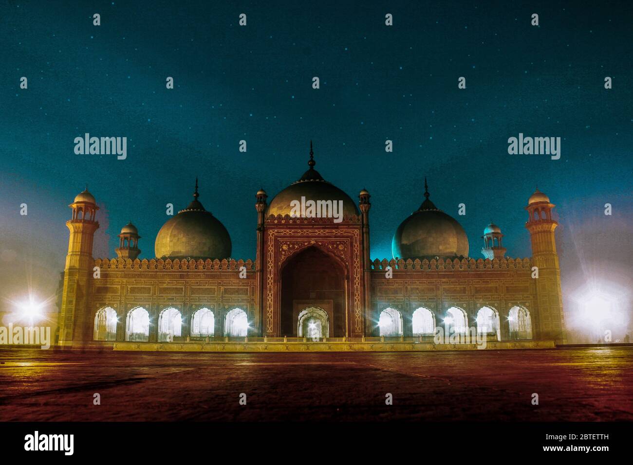 Wunderschöne Badshahi Moschee Mit Himmel Bei Nacht In Lahore City, Pakistan Stockfoto