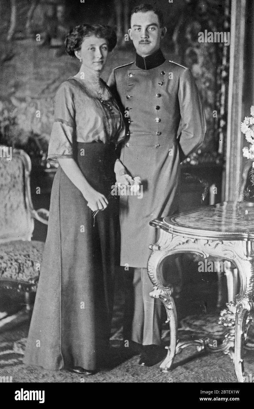 Engagement Porträt von Prinz Ernst August, Herzog von Braunschweig (1887-1953) und Prinzessin Victoria Louise von Preßburg (1892-1980) Stockfoto