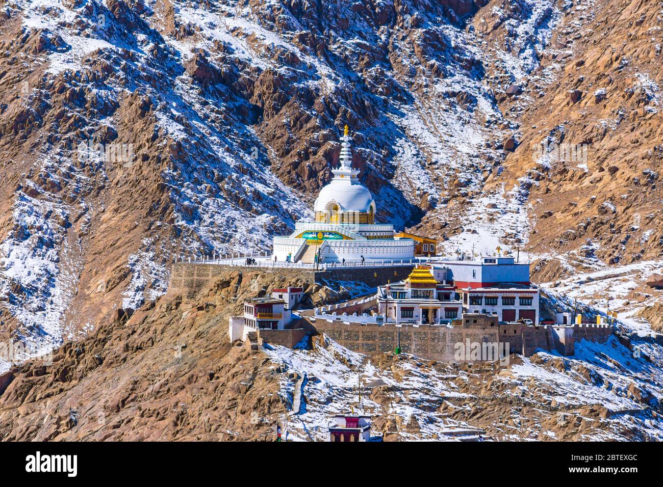 Die Stupa ist eine der alten und ältesten Stupas in Leh Stadt, Ladakh, Jammu & Kaschmir, Indien, Asien. Shanti Stupa ist ein ruhiger und friedlicher Ort. Stockfoto
