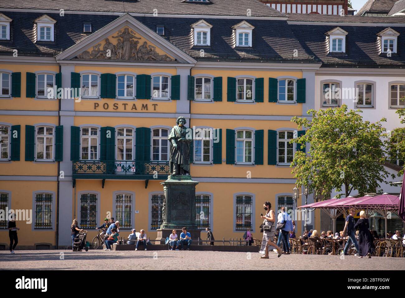 Das Beethoven-Denkmal am Münster-Platz vor der alten Post, Bonn, Nordrhein-Westfalen, Deutschland. das Beethoven-Denkmal auf dem M Stockfoto