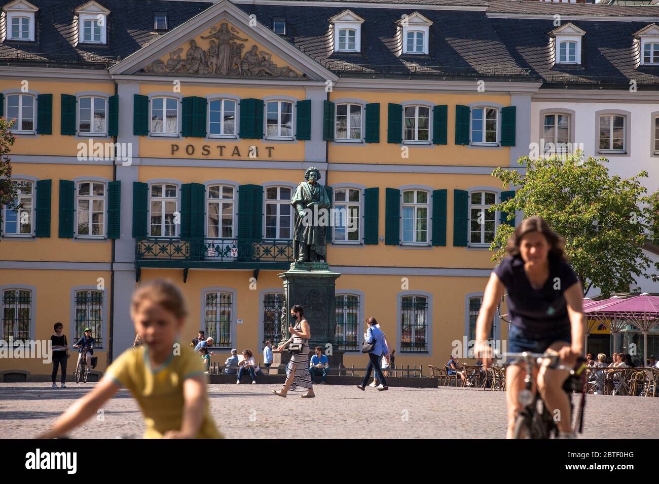 Das Beethoven-Denkmal am Münster-Platz vor der alten Post, Bonn, Nordrhein-Westfalen, Deutschland. das Beethoven-Denkmal auf dem M Stockfoto