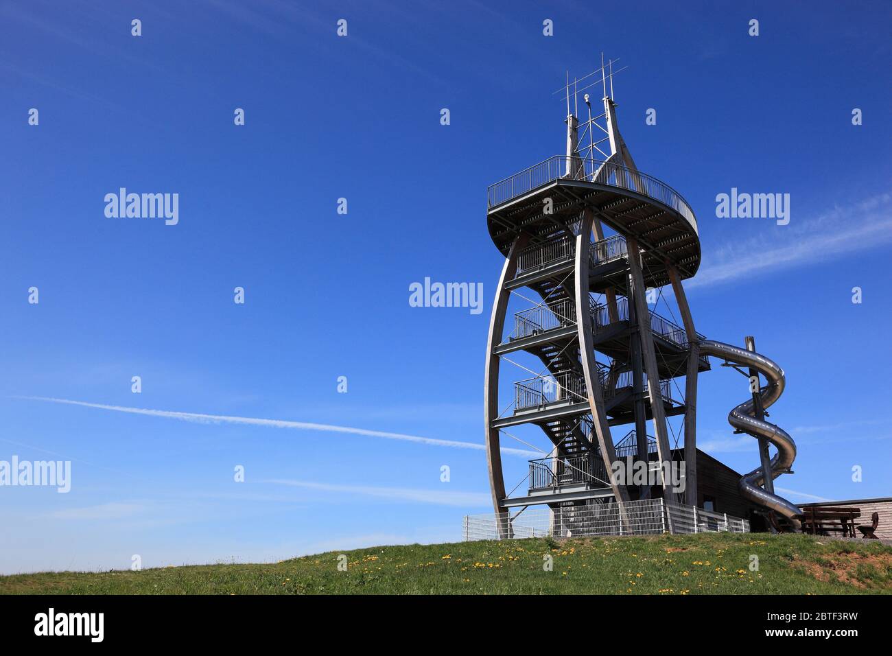 Aussichtsturm Noah segelt am Ellbogen, m 813. Berg an der Rhon in Schmalkalden-Meiningen, Thüringen, Deutschland / Aussichtsturm Noahs Segel am Stockfoto
