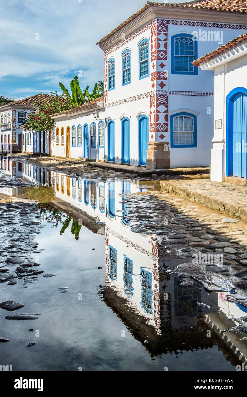 Überflutete Straße von Paraty bei Flut, Bundesstaat Rio De Janeiro, Brasilien Stockfoto