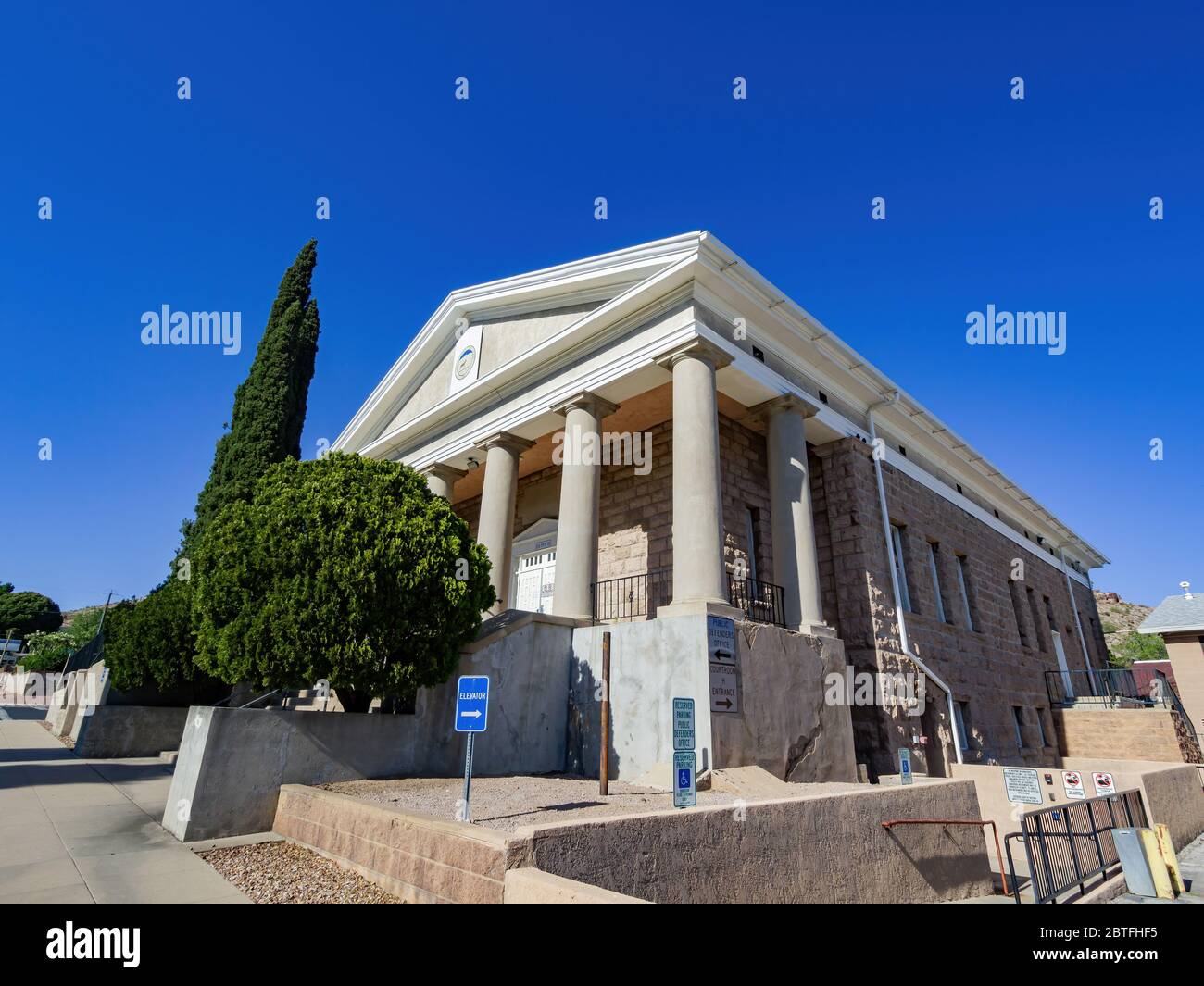 Kingman, 23. MAI 2020 - Sonnenblick auf das Gesundheitsministerium des Bezirks Mohave Stockfoto