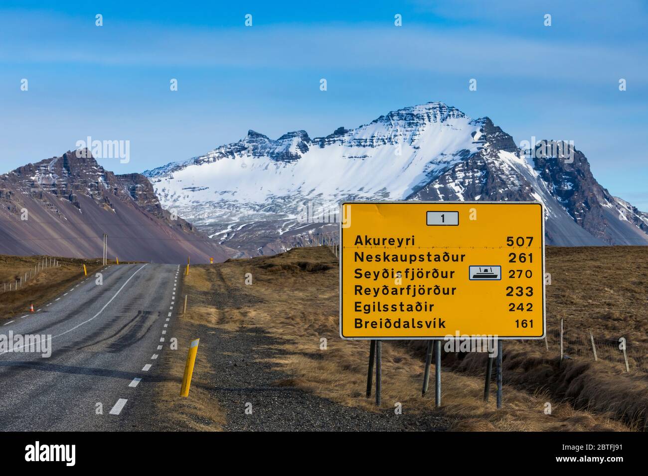 Ein abgelegener Abschnitt der Ringstraße, Route 1, mit Ortsnamen, die für Außenstehende schwer auszusprechen sind, entlang der Südküste Islands Stockfoto