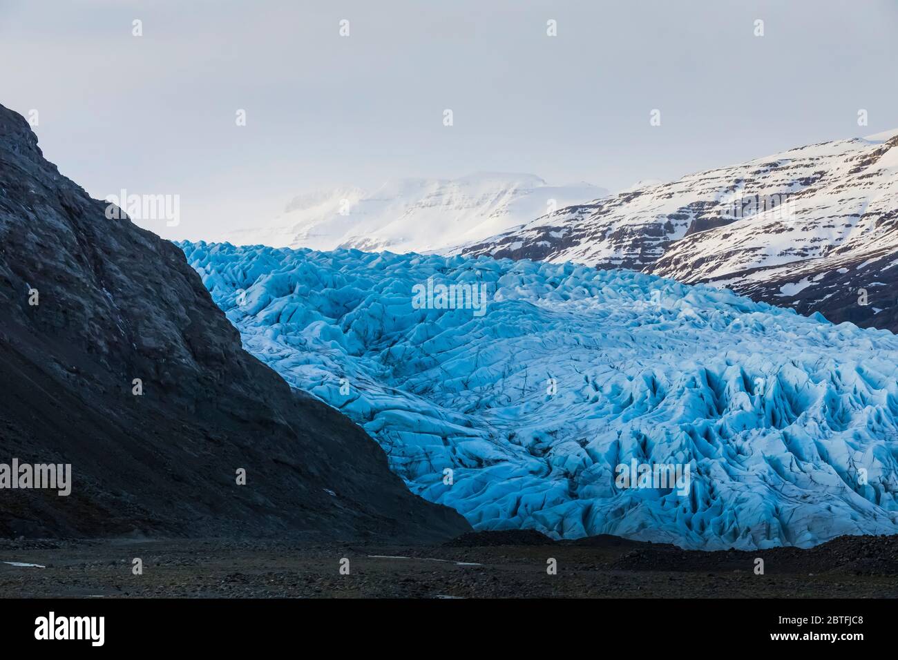 Fláajökull Gletscher, ein Lappen, der von der Vatnajökull Eiskappe im Vatnajokull Nationalpark entlang der Südküste Islands herabkommt Stockfoto