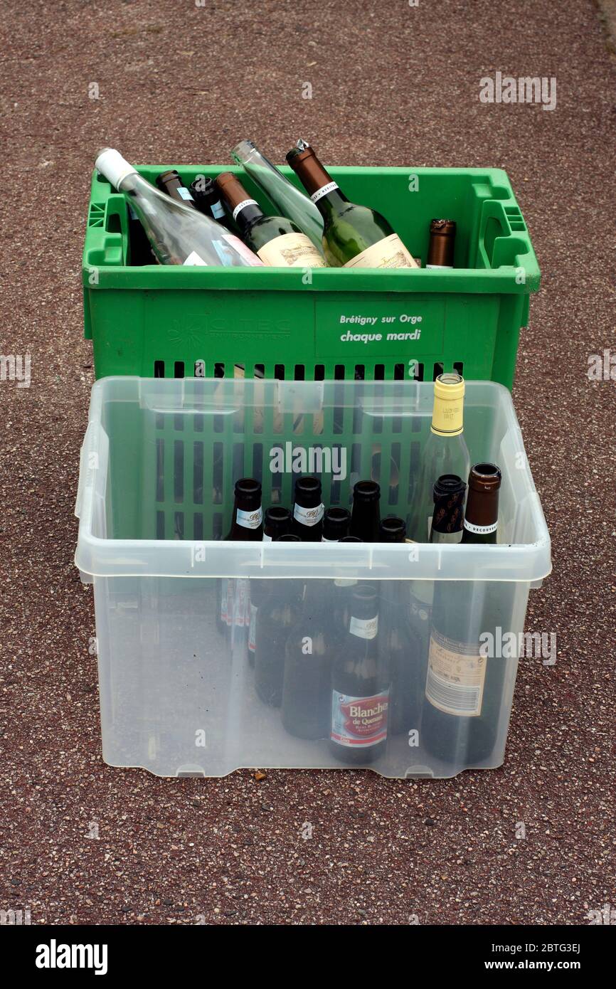 Wöchentliche Flaschensammlung, Bretigny sur Orge, Frankreich Stockfoto