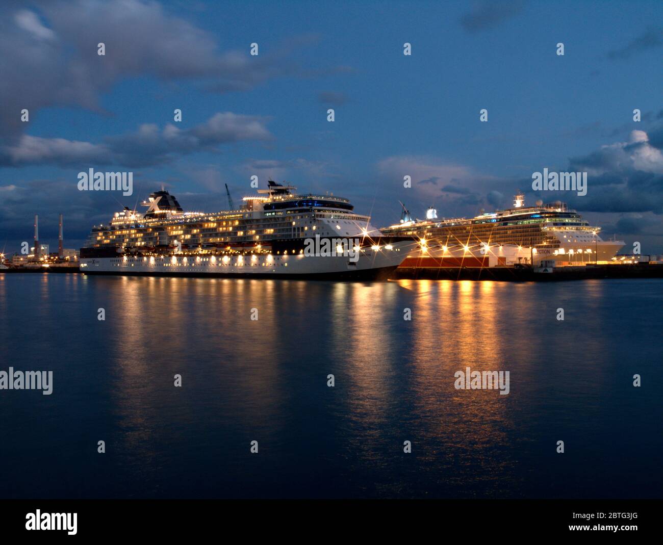 Kreuzfahrtschiffe, Dämmerung, Le Havre, Normandie, Frankreich Stockfoto