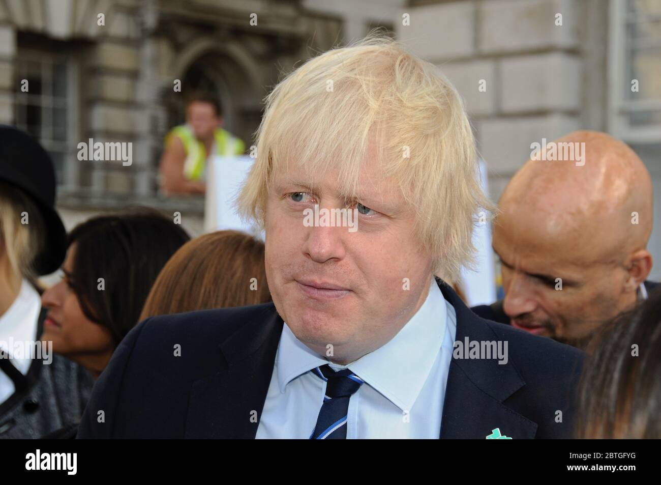 Boris Johnson, der aktuelle Premierminister, war London Major und Außenminister, bevor er es genießt, durch London zu fahren und sich mit denen in der Modeindustrie zu überstreifen. Stockfoto