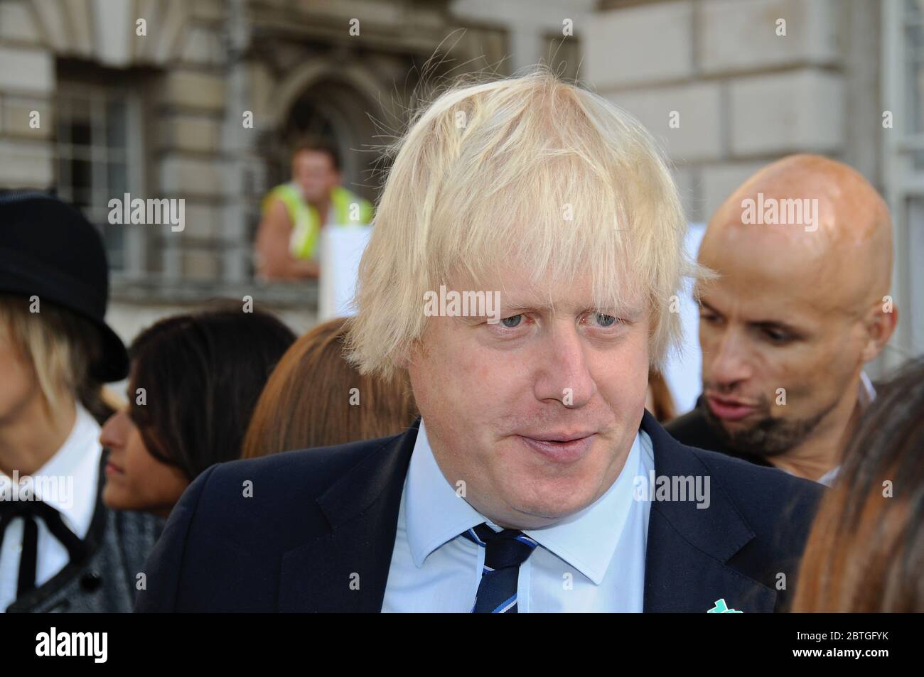 Boris Johnson, der aktuelle Premierminister, war London Major und Außenminister, bevor er es genießt, durch London zu fahren und sich mit denen in der Modeindustrie zu überstreifen. Stockfoto