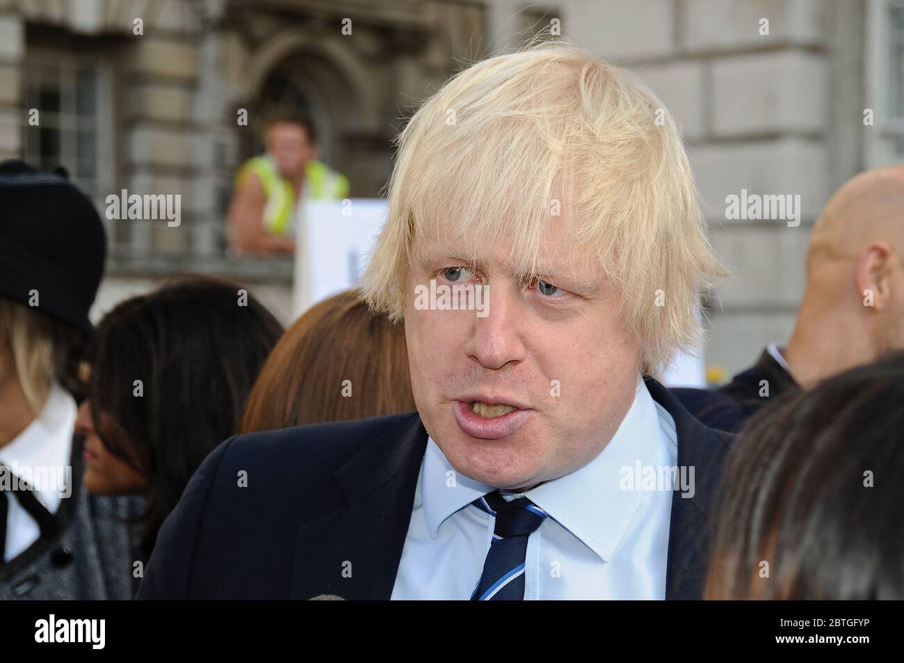 Boris Johnson, der aktuelle Premierminister, war London Major und Außenminister, bevor er es genießt, durch London zu fahren und sich mit denen in der Modeindustrie zu überstreifen. Stockfoto