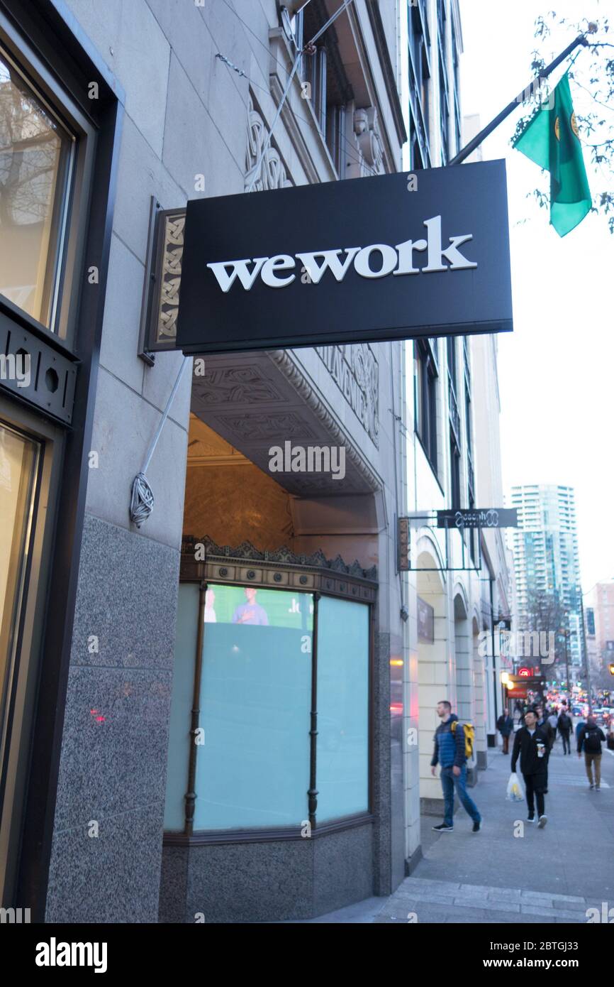 WeWork Schild und Vorderseite des Gebäudes in Seattle, Washington, USA. Stockfoto