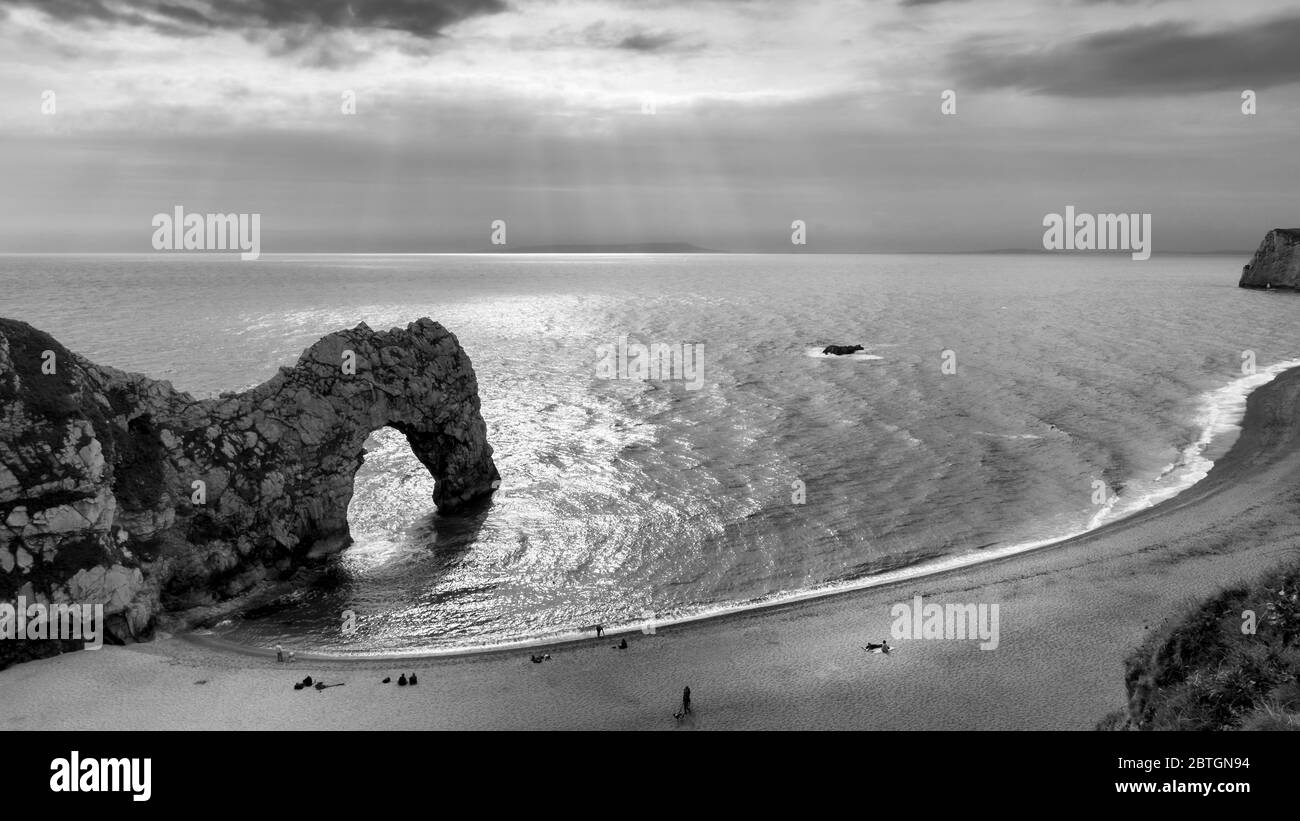 Blick auf Felsformationen und Strand in durdle Dor Stockfoto