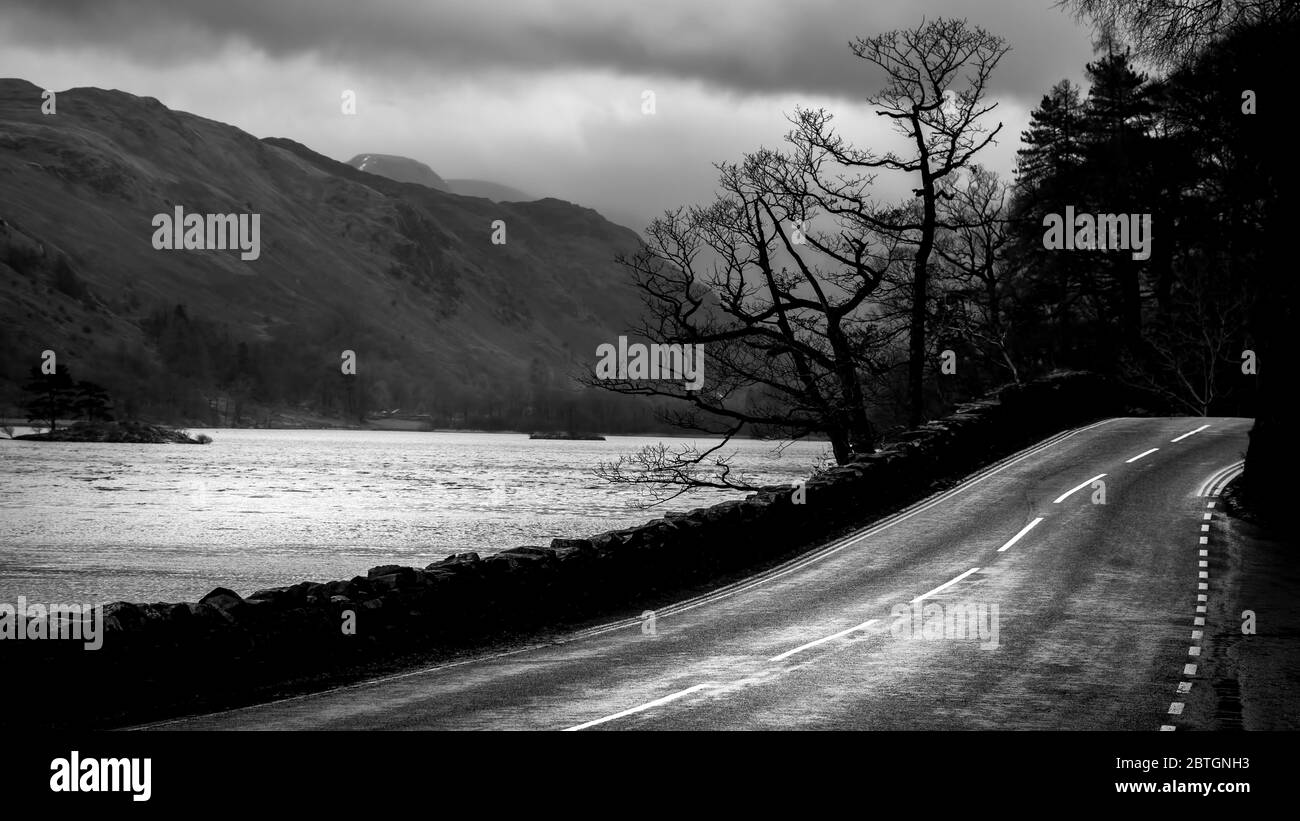 Leere Moody Road am Ullswater See Stockfoto