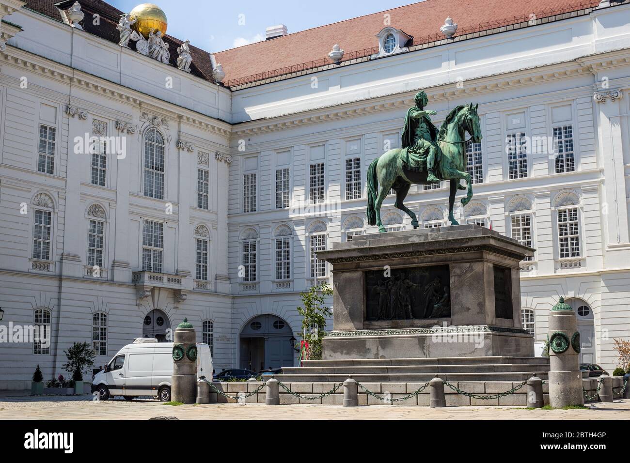 Ansicht der Statue von Kaiser Joseph II. Am Josefsplatz, Wien, Österreich  Stockfotografie - Alamy