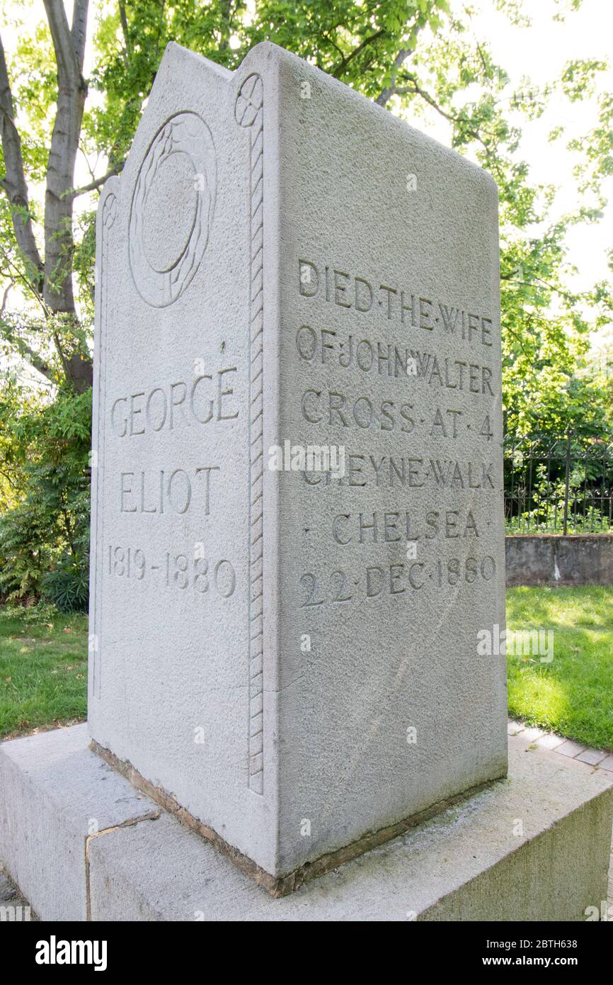 Der George Eliot Obelisk in den Gedenkgärten, Nuneaton. Stockfoto