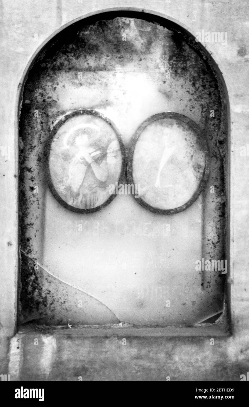 Zinkurne auf dem Nowodewitschy-Friedhof in Moskau Stockfoto