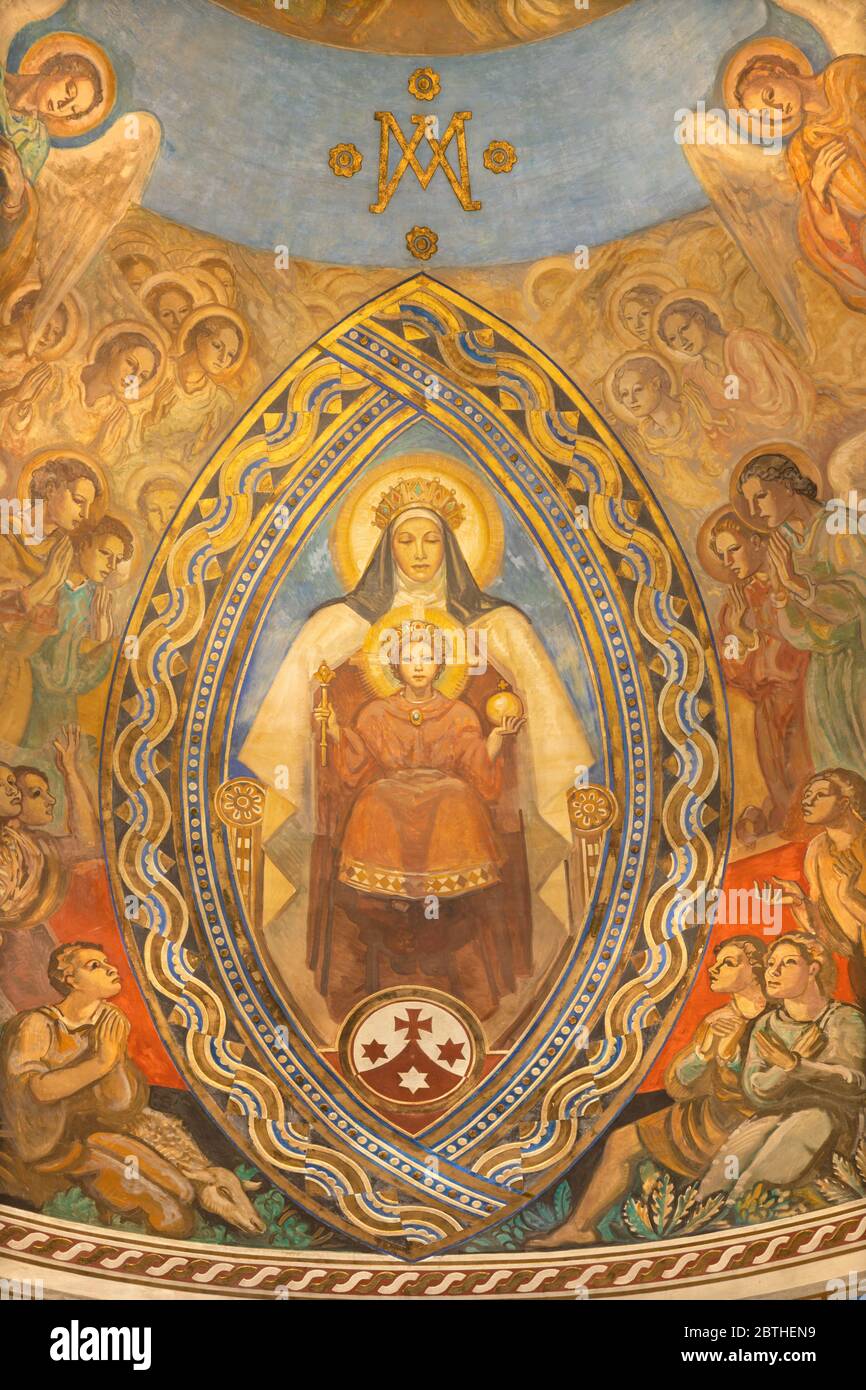 BARCELONA, SPANIEN - 3. MÄRZ 2020: Das Fresko der Herrlichkeit der heiligen Therese vom Jesuskind in der Kirche Parroquia Santa Teresa de l'Infant Jesus. Stockfoto