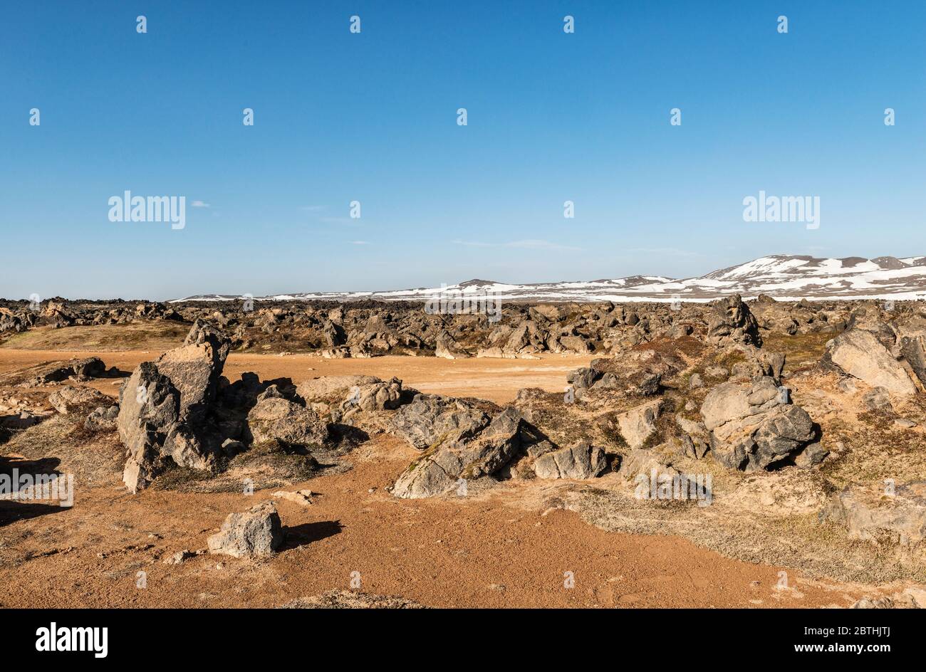 Das geothermische Gebiet Leirhnjúkur, in der Nähe von Myvatn im Nordosten Islands. Im Hintergrund ist der Vulkan Krafla Stockfoto