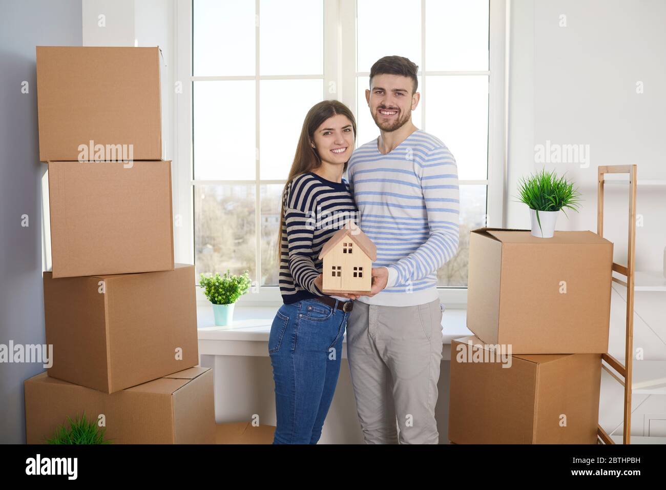 Konzept des Kaufs Verkauf Miete Umziehen Verkauf Haus Miete Hypothek Investition in neue Wohnung Stockfoto