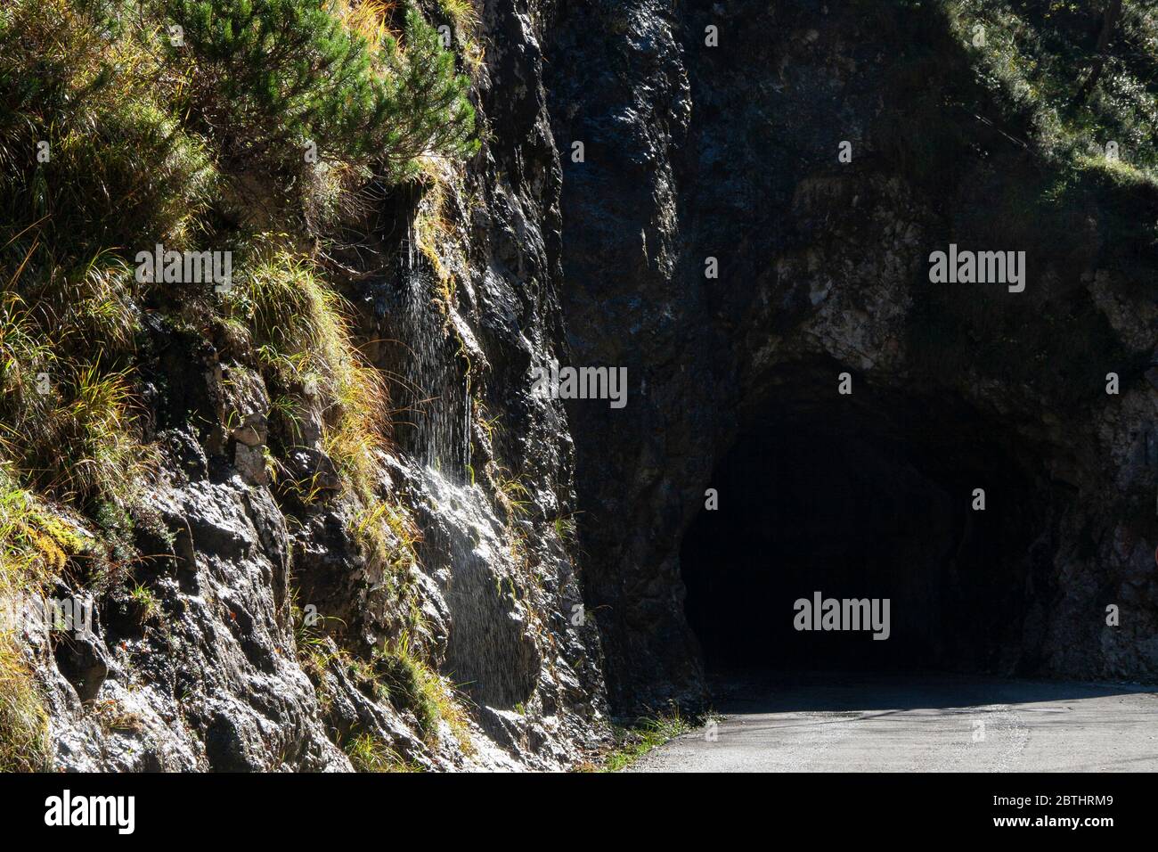 Galerie Tunnel auf den dolomiten 3 Stockfoto